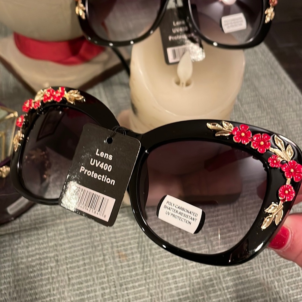 - #202 NWT Rose Covered Glasses - Picture 2 of 16